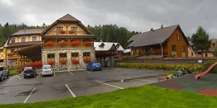 Rodinná dovolenka vo wellness hoteli Gobor*** v Západných Tatrách + 1 dieťa do 12 rokov zdarma