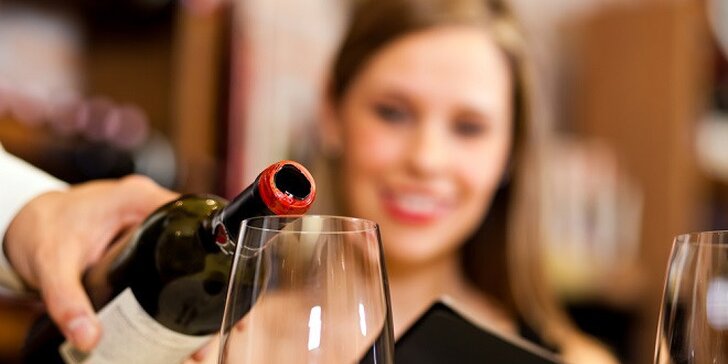Ochutnávka akostných mladých vín s občerstvením pre 2 osoby v Starom meste