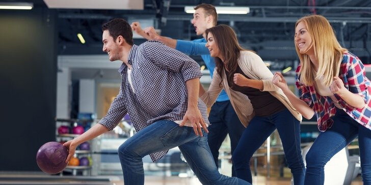 Relax aj zábava - hodina bowlingu v reštaurácii Bowling Erika so zľavou až 71 %