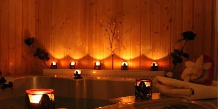 Romantický privátny wellness a fľaša sektu