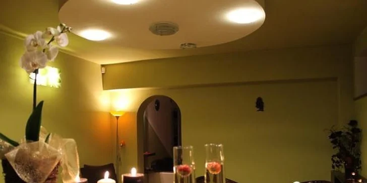 Romantický privátny wellness a fľaša sektu