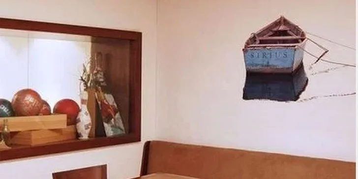 Bowlingová kapsa alebo steak z panenky - k obom palacinky s horúcim lesným ovocím a pohár vína