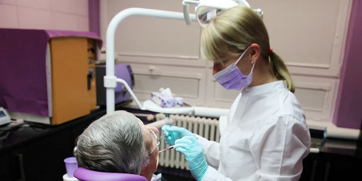 Dentálna hygiena s vyšetrením chrupu a ústnej dutiny skúseným stomatológom