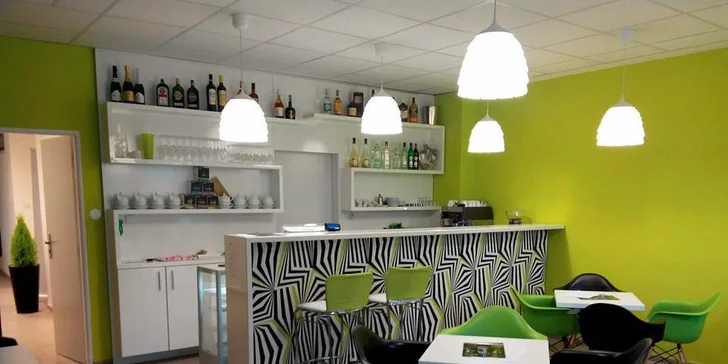 Sladké potešenie: káva a muffin, smoothie alebo šampanské a cheesecake