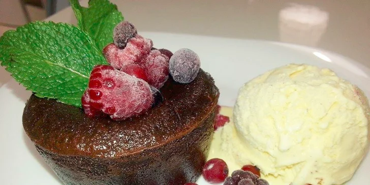Sladké potešenie: káva a muffin, smoothie alebo šampanské a cheesecake