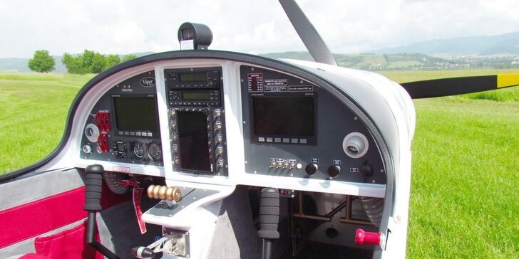 Jedinečný, nielen valentínsky darček – let lietadlom Viper SD4 s možnosťou pilotovania