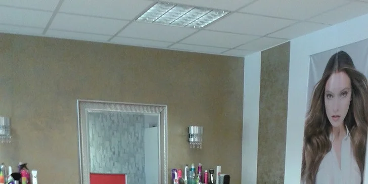 Hĺbkové ošetrenie pleti s kyselinou hyalurónovou spojené s masážou rúk a s maskou