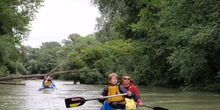 Plavte sa po Malom Dunaji indiánskym štýlom - na kanoe! Akcia vhodná aj pre deti