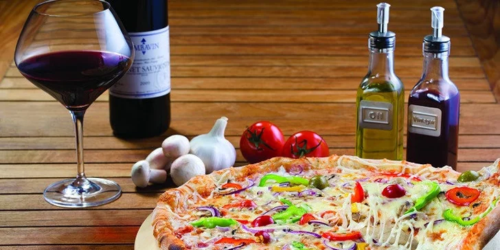 2 x ľubovoľná talianska pizza z obrovského výberu a 2 gaštanové pyré s čerstvým ovocím