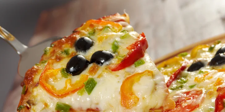 Poriadne šťavnatý hamburger alebo lahodná pizza