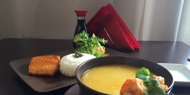 Steak z lososa v teryiaki omáčke s jazmínovou ryžou a polievka Tom Yum