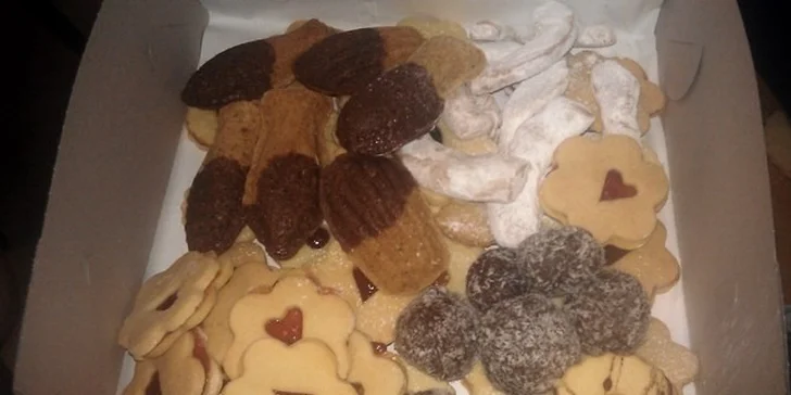 Lahodné domáce zákusky, linecké koláčiky alebo čajové koláčiky