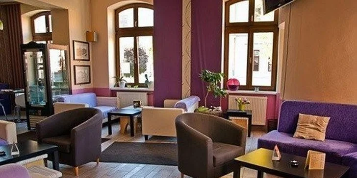 Svieže miešané drinky alebo vínko v Caffe Bar Sedria