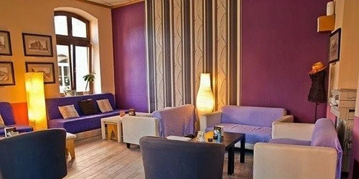 Svieže miešané drinky alebo vínko v Caffe Bar Sedria
