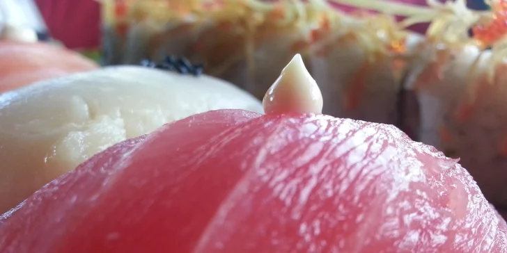 Znamenitý jarný sushi set pre 2 osoby