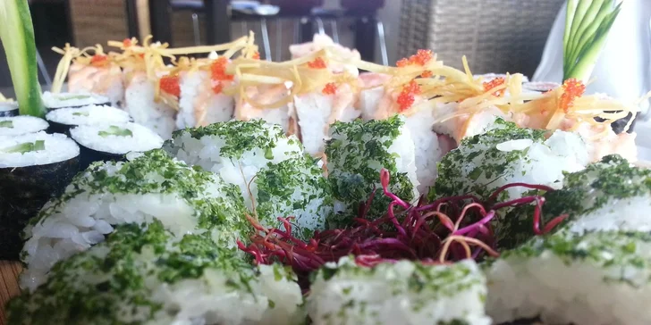 Znamenitý jarný sushi set pre 2 osoby
