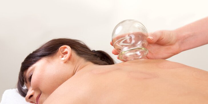 Relaxačná masáž chrbta a šije s pomarančovým olejom, medová detoxikačná masáž alebo bankovanie s klasickou masážou
