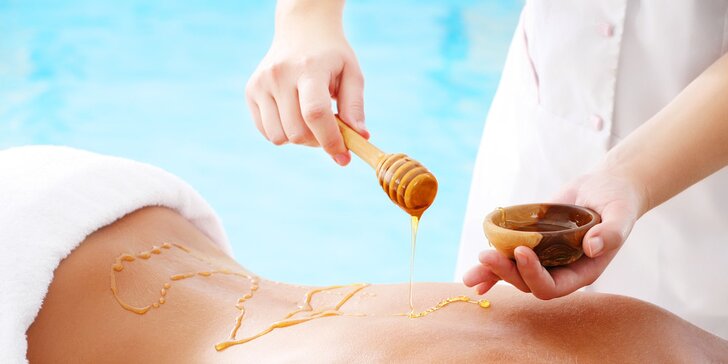 Relaxačná masáž chrbta a šije s pomarančovým olejom, medová detoxikačná masáž alebo bankovanie s klasickou masážou