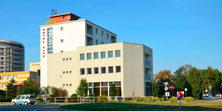 Ubytovanie na 1 noc či víkendový pobyt pre 2 osoby s návštevou Galandie a s možnosťou letu balónom