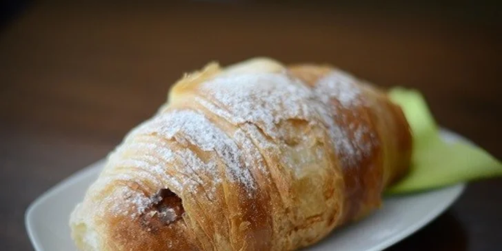 Luxusná havajská káva s croissantom