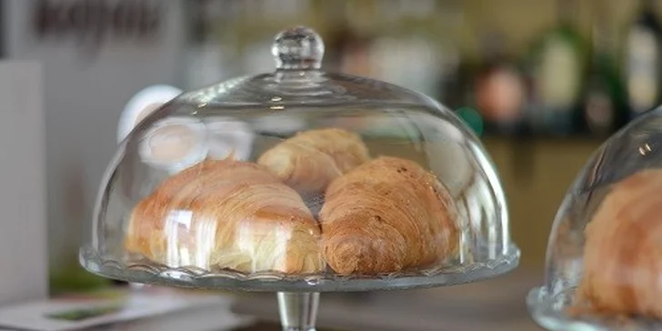 Luxusná havajská káva s croissantom