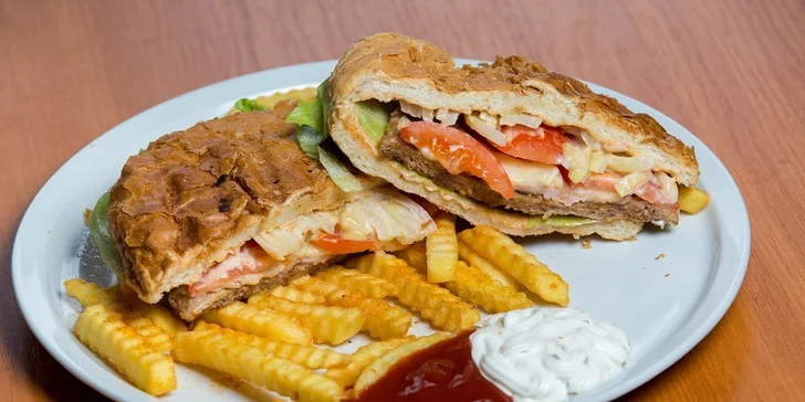 Vyberte si z 18 druhov chrumkavej pizze alebo poďte na hamburger s hranolčekmi