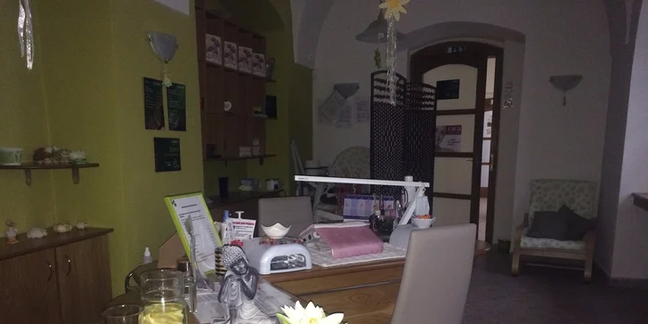 Krásne 4D riasy aj s formovaním a farbením obočia a epiláciou hornej pery