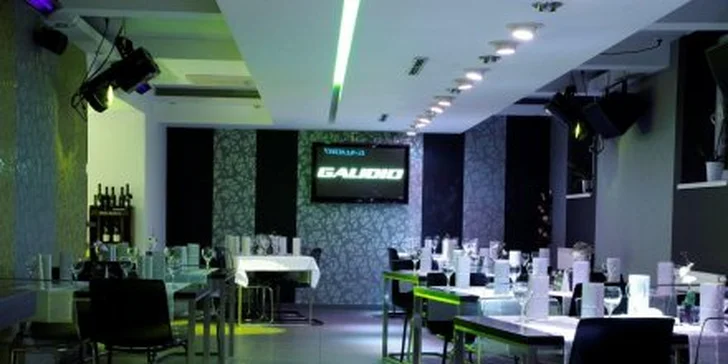 5,70 eur za 2 porcie pečených rebierok s prílohou v reštaurácii hotela Gaudio! Plný tanier šťavnatých pečených rebierok pre všetkých jedákov so zľavou 55%