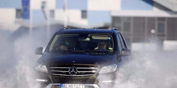 Toto vám môže zachrániť život! Poldenný či celodenný kurz bezpečnej jazdy pre 2 osoby
