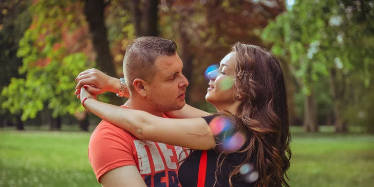 Jarné profesionálne fotenie Glamour, Fashion, Romantic alebo Sport portrétov v exteriéri