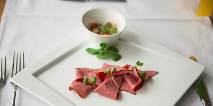 Gurmánske 5-chodové TASTING MENU s degustačnými vzorkami vína v reštaurácii ELESKO + vstup do ZOYA MUSEUM