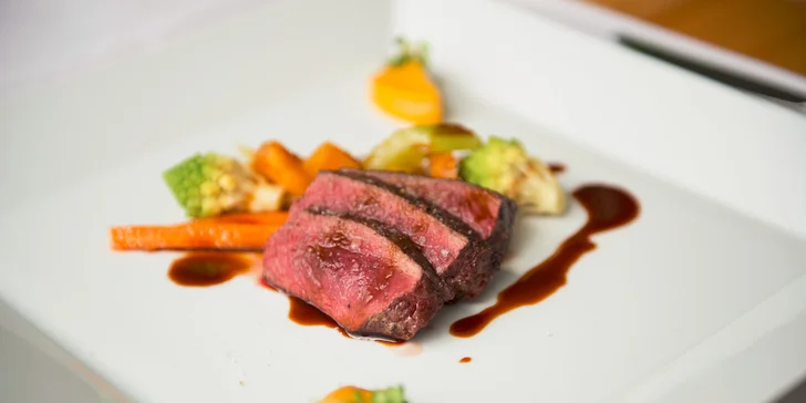 Gurmánske 5-chodové TASTING MENU s degustačnými vzorkami vína v reštaurácii ELESKO + vstup do ZOYA MUSEUM