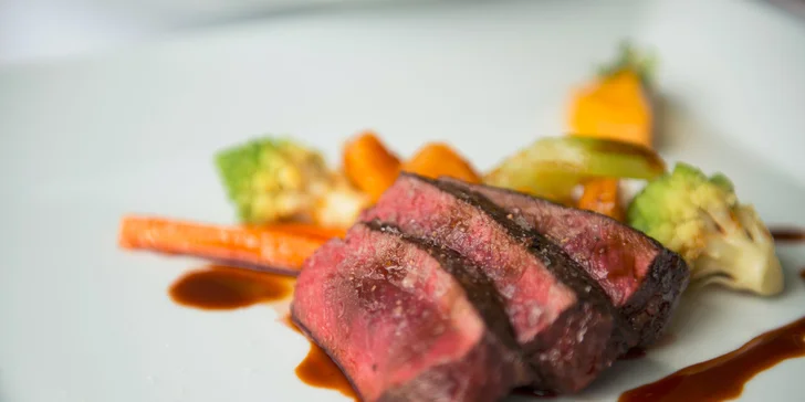 Gurmánske 5-chodové TASTING MENU s degustačnými vzorkami vína v reštaurácii ELESKO + vstup do ZOYA MUSEUM