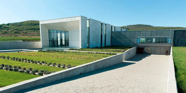 Gurmánske 5-chodové TASTING MENU s degustačnými vzorkami vína v reštaurácii ELESKO + vstup do ZOYA MUSEUM