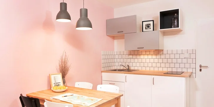 Dovolenka v štýlových apartmánoch v prímorskom dizajne a s neobmedzeným bazénom