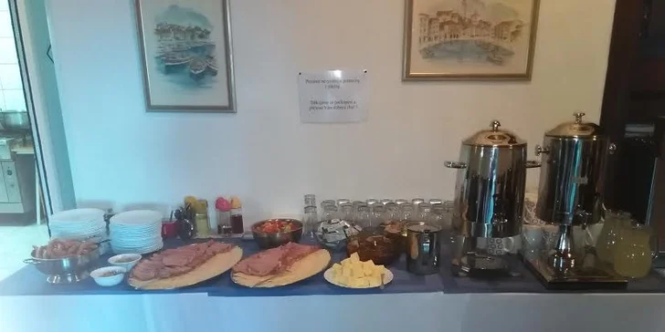 Slnečná dovolenka v Drveniku pre celú rodinu