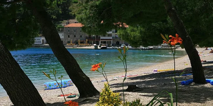 Slnečná dovolenka v Drveniku pre celú rodinu