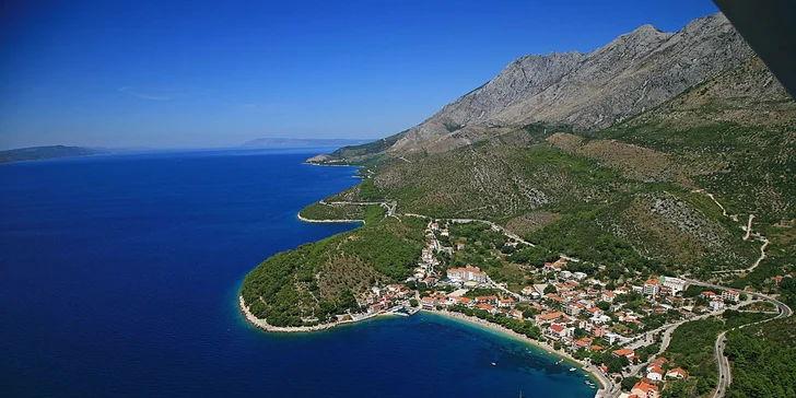Slnečná dovolenka v Drveniku pre celú rodinu