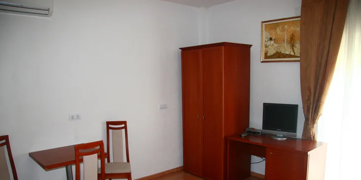 Slnečná dovolenka v Drveniku pre celú rodinu