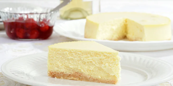 Sladké potešenie: káva a muffin, smoothie alebo šampanské a cheesecake