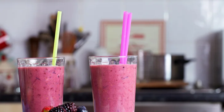 Sladké potešenie: káva a muffin, smoothie alebo šampanské a cheesecake