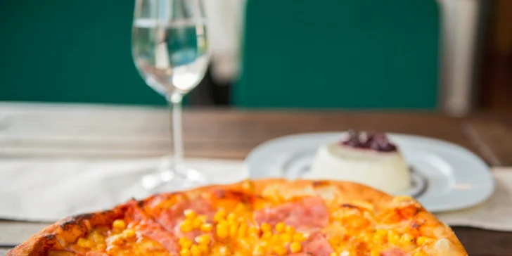 Dve výborné pizze podľa vlastného výberu a dezert