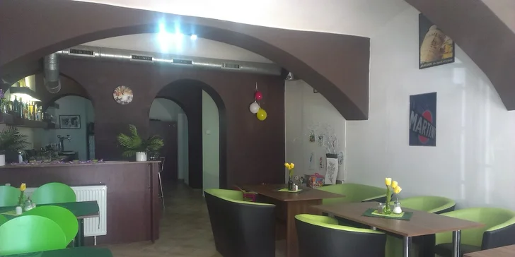 Pečené rebrá 1kg s kyslou oblohou a chlebom