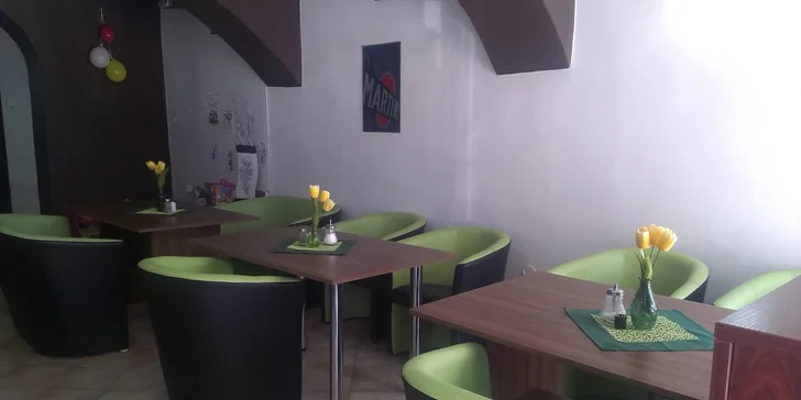 Pečené rebrá 1kg s kyslou oblohou a chlebom