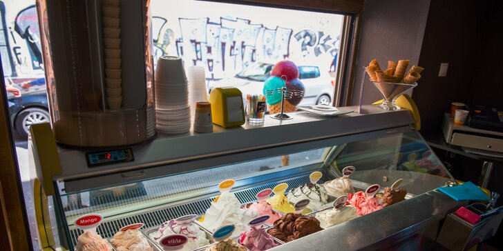 Pravá balkánska lahodná zmrzlina v kaviarni a cukrárni Paradiso cafe