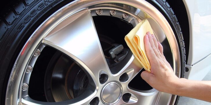 Ručné umytie alebo ochrana karosérie auta