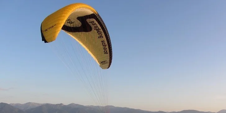 Tandemový motorový paragliding prelet okolo Liptovskej Mary
