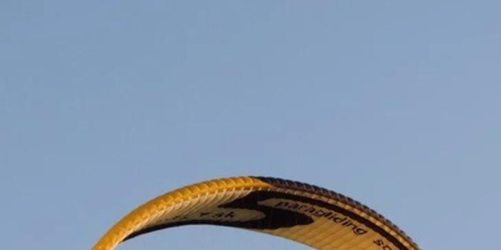 Tandemový motorový paragliding prelet okolo Liptovskej Mary