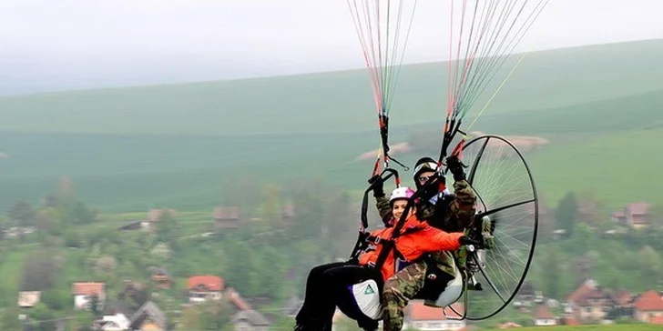 Tandemový motorový paragliding prelet okolo Liptovskej Mary