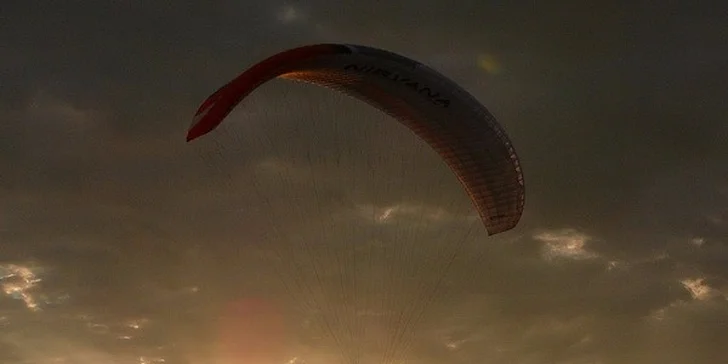 Tandemový motorový paragliding prelet okolo Liptovskej Mary